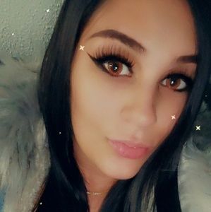 Meet your Posher, Tia